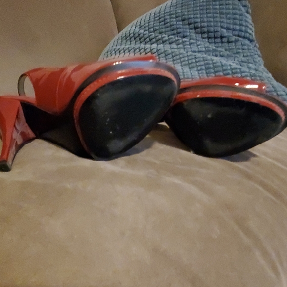 Guess Deep red open toed pumps - Picture 3 of 6